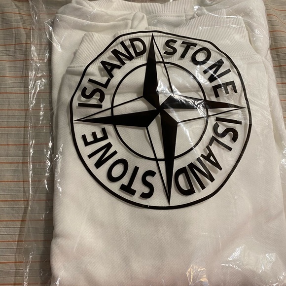 White stone island sweater - Picture 2 of 6
